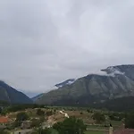 Bujtina Anesi דירה *
