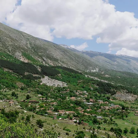 Bujtina Anesi شقة *