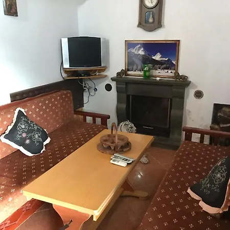 Bujtina Anesi Polican (Gjirokaster)