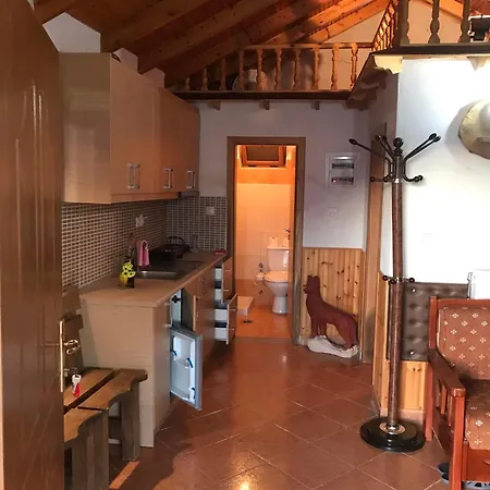 Bujtina Anesi Polican (Gjirokaster)