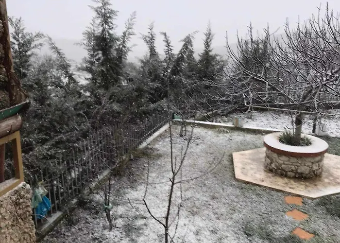 Bujtina Anesi * Polican (Gjirokaster)