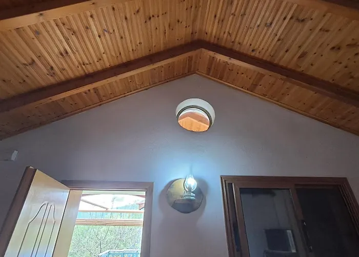 Bujtina Anesi Polican (Gjirokaster)