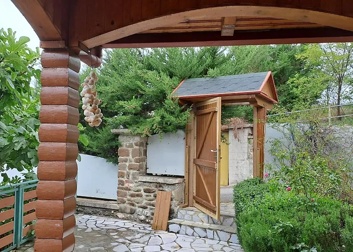 Bujtina Anesi דירה