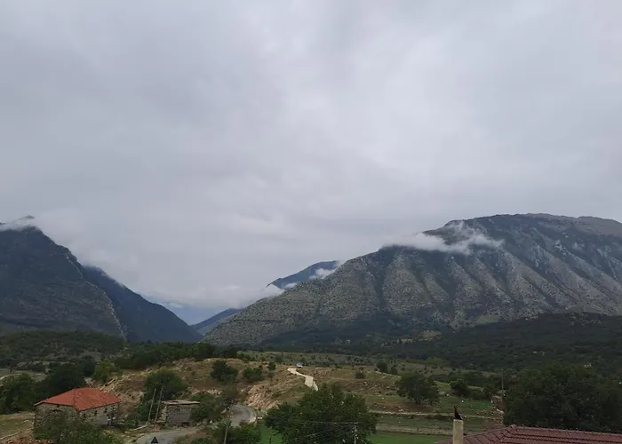 Bujtina Anesi דירה *